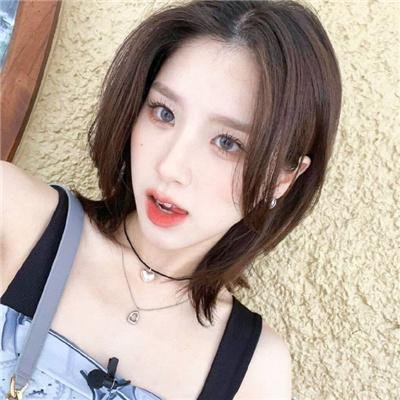 照片的她